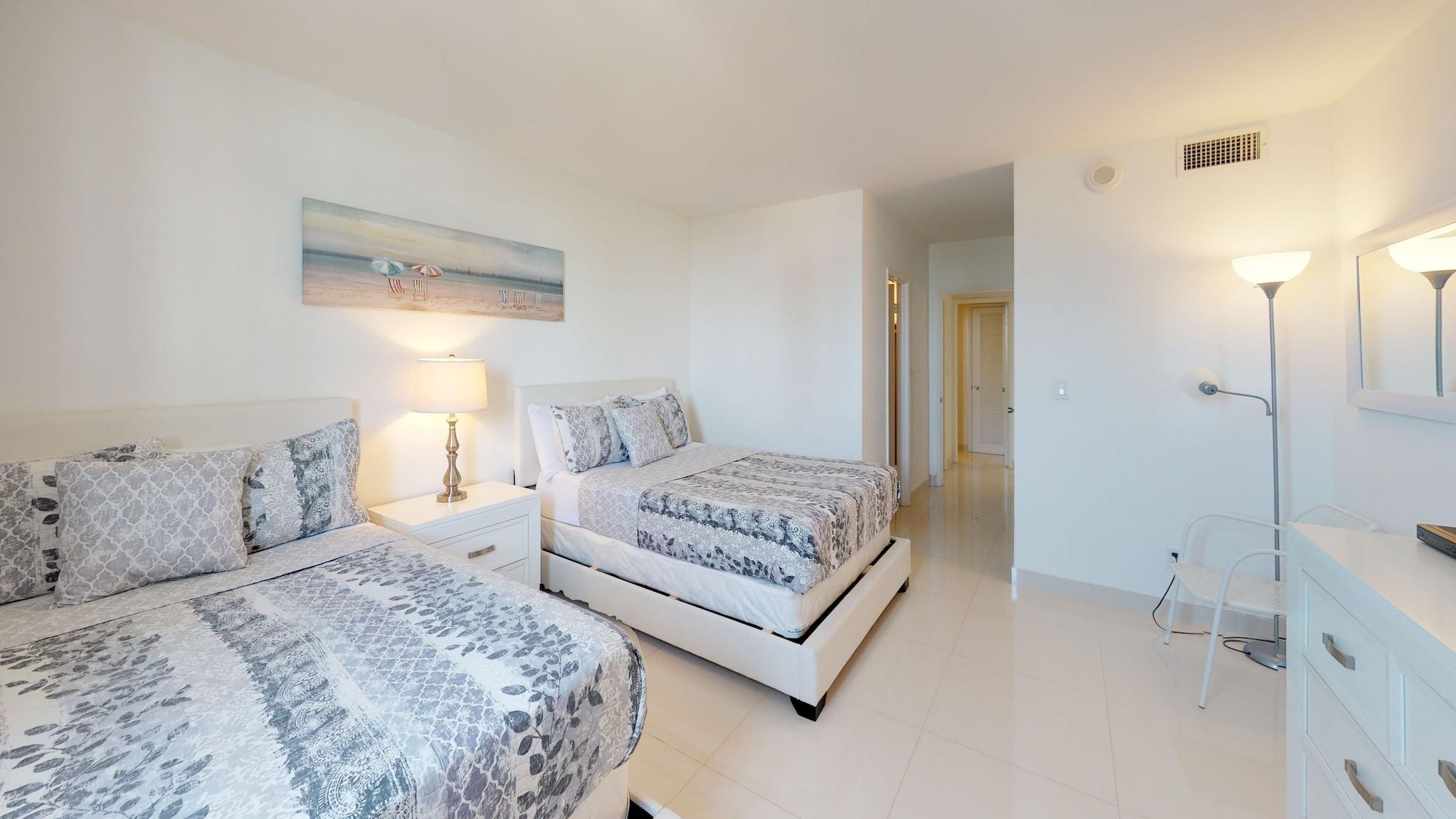 Ocean Reserve Sunny Isles Beach Exterior photo