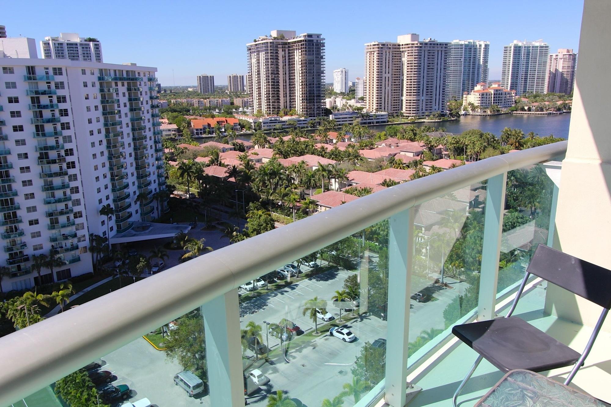 Ocean Reserve Sunny Isles Beach Exterior photo