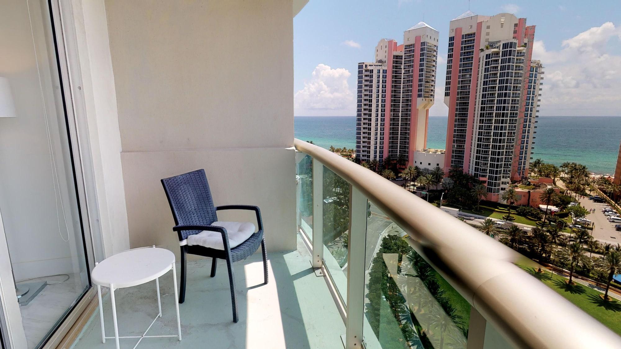 Ocean Reserve Sunny Isles Beach Exterior photo