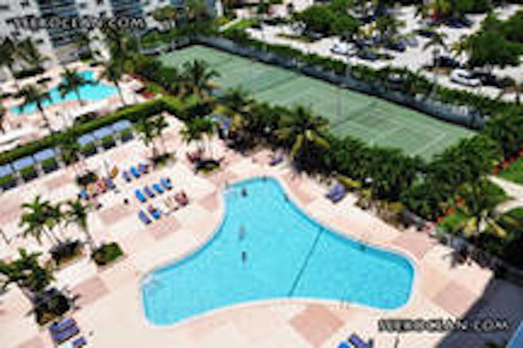 Ocean Reserve Sunny Isles Beach Exterior photo